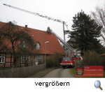 Kran und Drehleiter der Freiwilligen Feuerwehr Celle beim Einsatz in Beedenbostel Kran und Drehleiter der Freiwilligen Feuerwehr Celle beim Einsatz in Beedenbostel